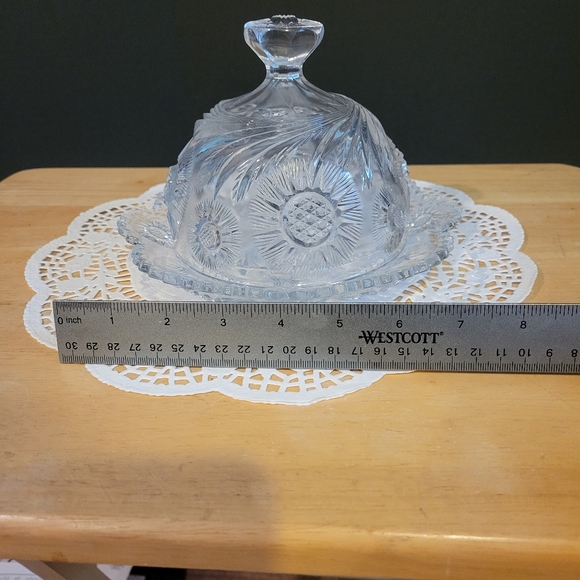 Vintage Crystal Glass Butter/Cheese Dish with Lid - Picture 8 of 9